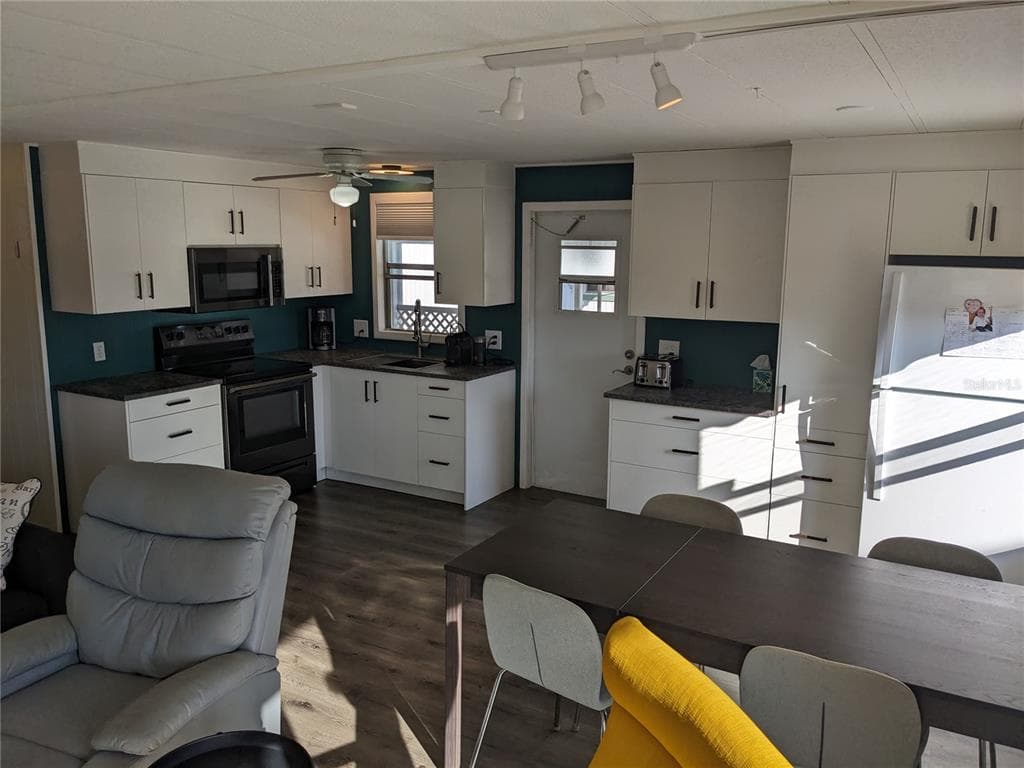 800 32ND AVENUE S UNIT 612 - Interior/Exterior Photo 3 - ST PETERSBURG, FL