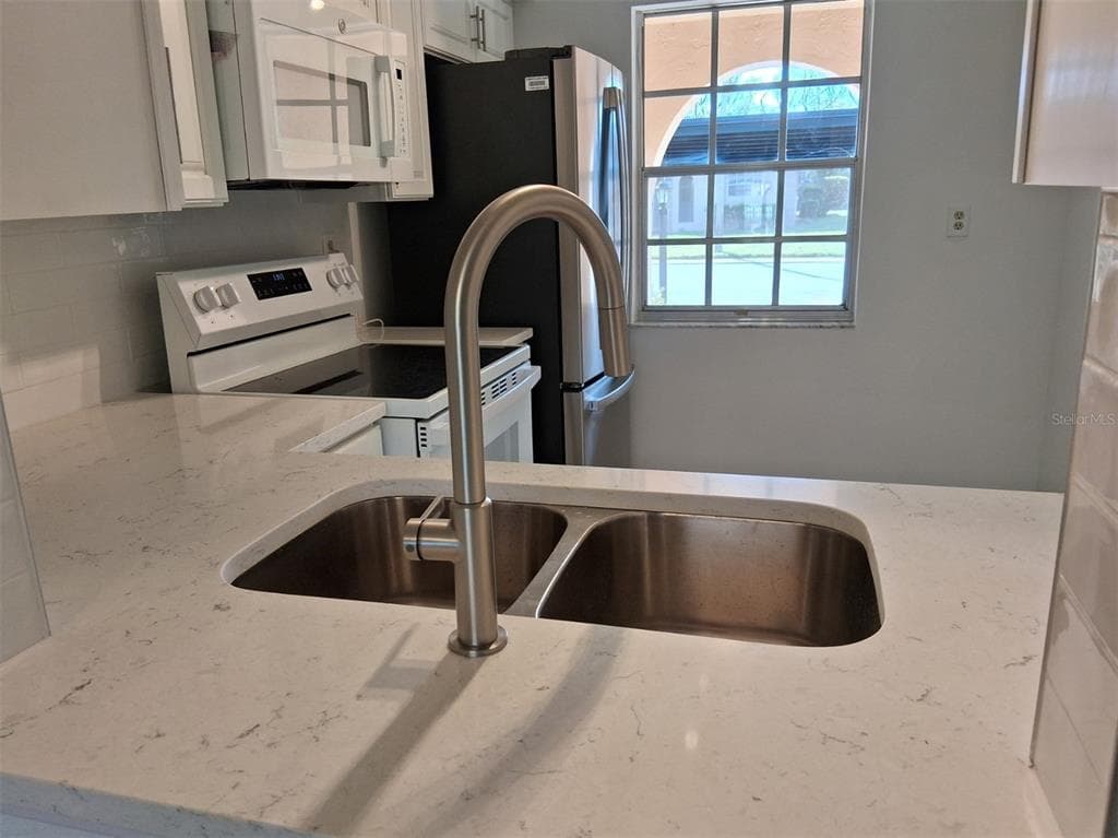 4326 SUMMERSUN DRIVE UNIT B - Interior/Exterior Photo 5 - NEW PORT RICHEY, FL