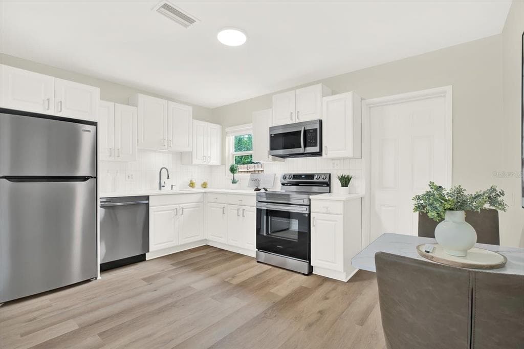 4000 LOCUST STREET NE - Interior/Exterior Photo 5 - ST PETERSBURG, FL