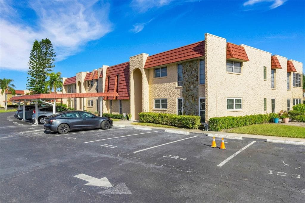 122 BUTTONWOOD CIRCLE UNIT 122