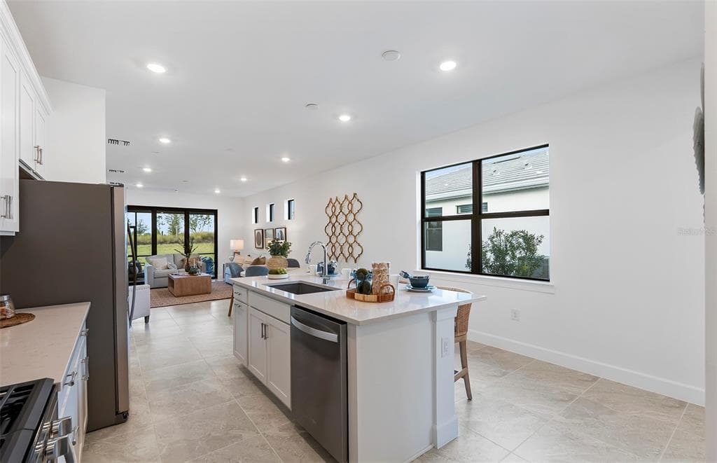 18921 INDIAN ROCK PLACE - Interior/Exterior Photo 5 - LAKEWOOD RANCH, FL