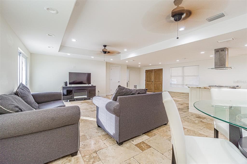 3607 E HANNA AVENUE - Interior/Exterior Photo 4 - TAMPA, FL