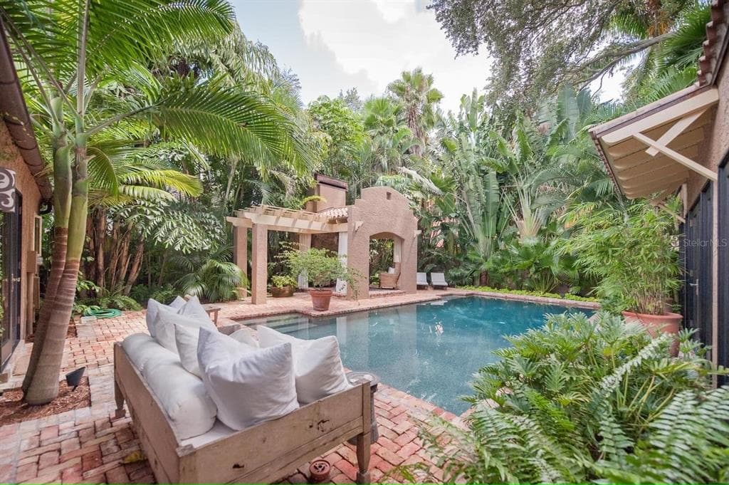 808 BRIGHTWATERS BOULEVARD NE - Interior/Exterior Photo 4 - ST PETERSBURG, FL