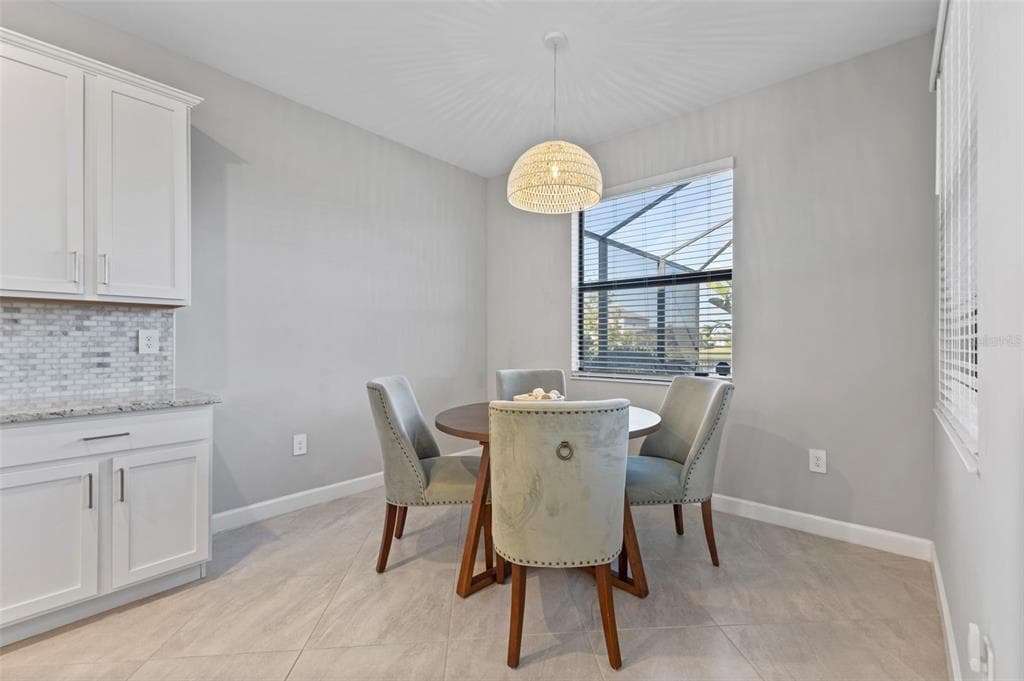 15627 WHITE LINEN DRIVE - Interior/Exterior Photo 5 - BRADENTON, FL