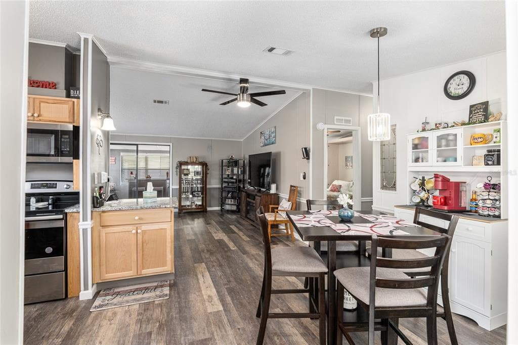 1727 HILTON HEAD BOULEVARD - Interior/Exterior Photo 3 - LADY LAKE, FL