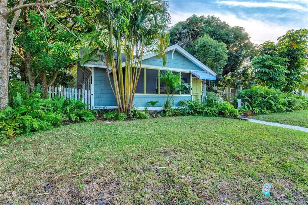 2121 7TH AVENUE W - Interior/Exterior Photo 4 - BRADENTON, FL