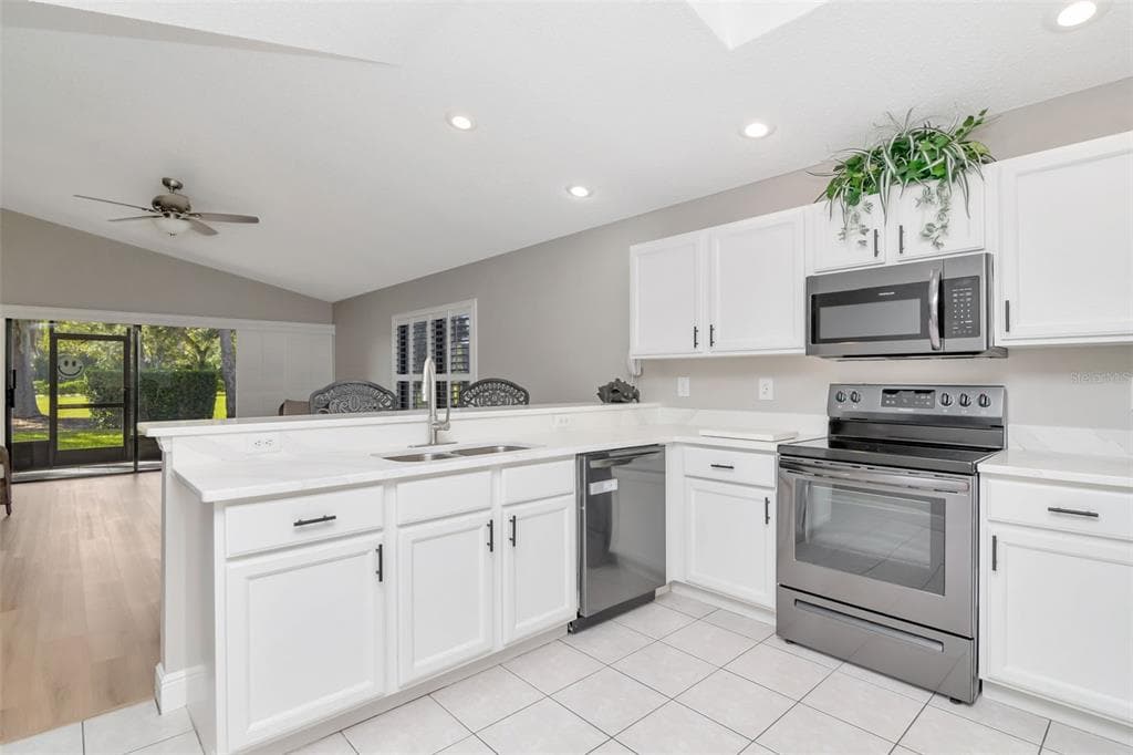 9500 GREEN NEEDLE DRIVE - Interior/Exterior Photo 5 - NEW PORT RICHEY, FL