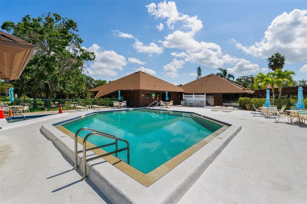 6061 FAIRWAY LANE UNIT 1411 - Interior/Exterior Photo 2 - BRADENTON, FL