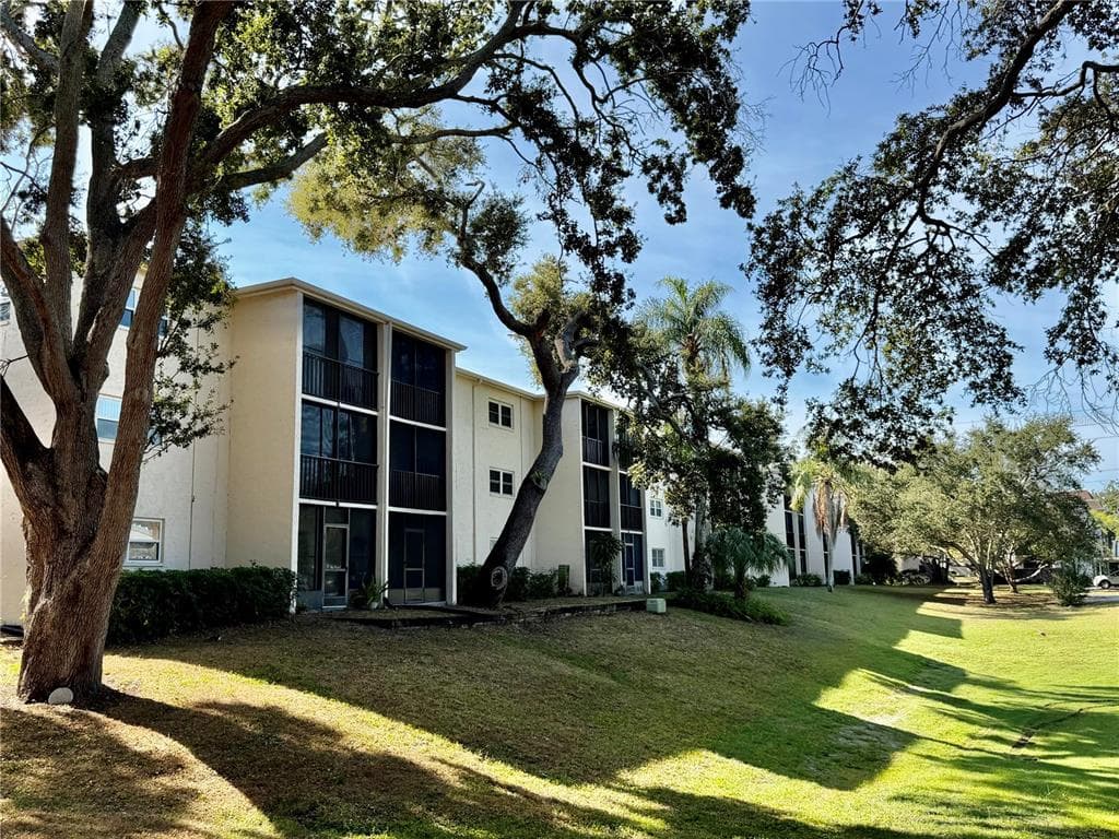 851 MAPLE COURT UNIT 209 - Interior/Exterior Photo 5 - DUNEDIN, FL