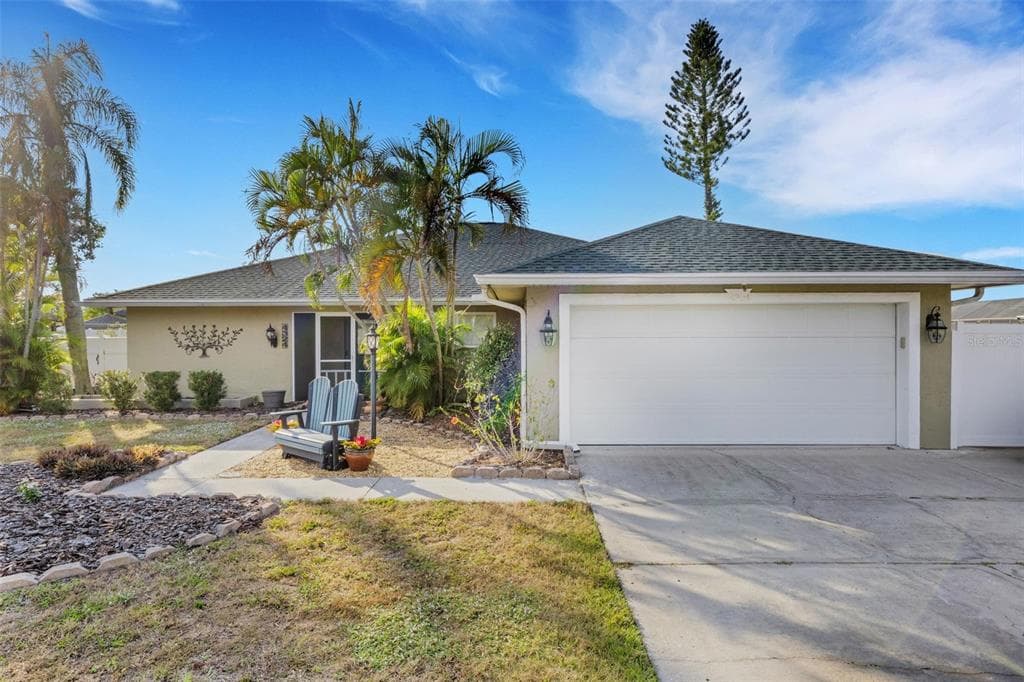 4324 EASTWOOD DRIVE - SARASOTA, FL - 4bd/2ba - $439,900