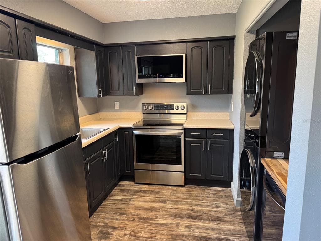 2218 SEABOARD AVENUE - Interior/Exterior Photo 2 - VENICE, FL