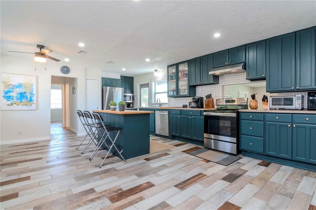 1528 W RIVER SHORE WAY - Interior/Exterior Photo 4 - TAMPA, FL