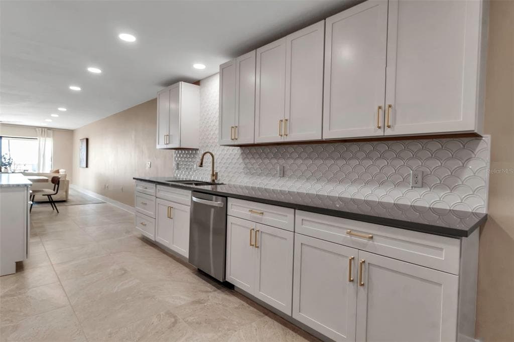 5757 GULF OF MEXICO DRIVE UNIT 110 - Interior/Exterior Photo 5 - LONGBOAT KEY, FL