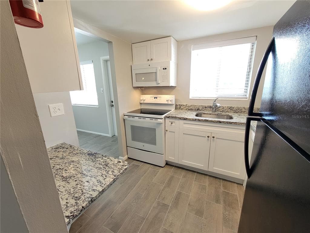 2009 CANAL DRIVE UNIT N4 - Interior/Exterior Photo 5 - BRADENTON, FL