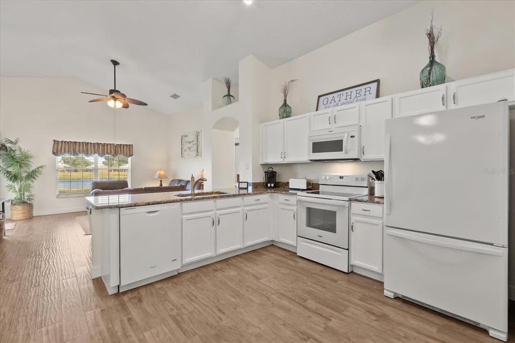 7955 HERITAGE ENTRANCE BOULEVARD - Interior/Exterior Photo 4 - KISSIMMEE, FL