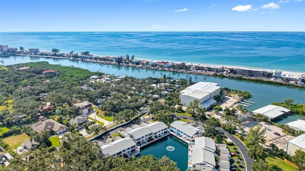 11315 SHIPWATCH LANE UNIT 1850 - Interior/Exterior Photo 2 - LARGO, FL