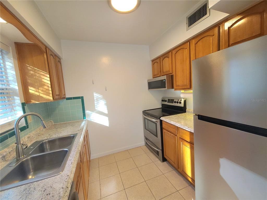 885 JAMES STREET - Interior/Exterior Photo 5 - DUNEDIN, FL