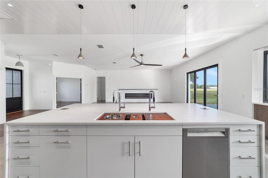 11407 N MAGNOLIA AVENUE - Interior/Exterior Photo 4 - OCALA, FL