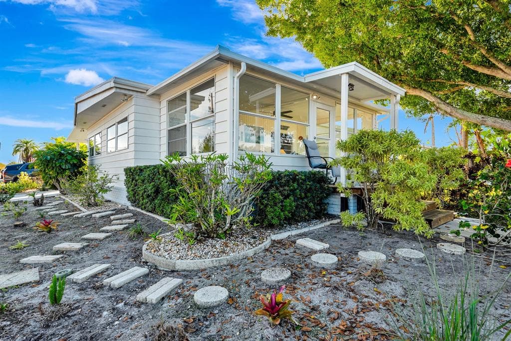 2107 PALMA SOLA BOULEVARD UNIT 1 - Interior/Exterior Photo 3 - BRADENTON, FL