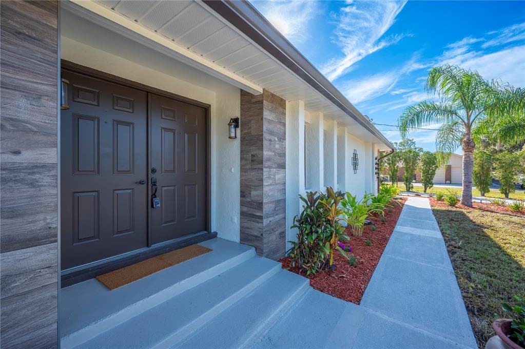 5614 LAZY CREEK DRIVE - Interior/Exterior Photo 3 - LAKELAND, FL