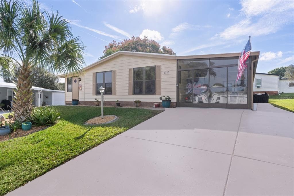 1717 PALM AIRE DRIVE - Interior/Exterior Photo 5 - LADY LAKE, FL