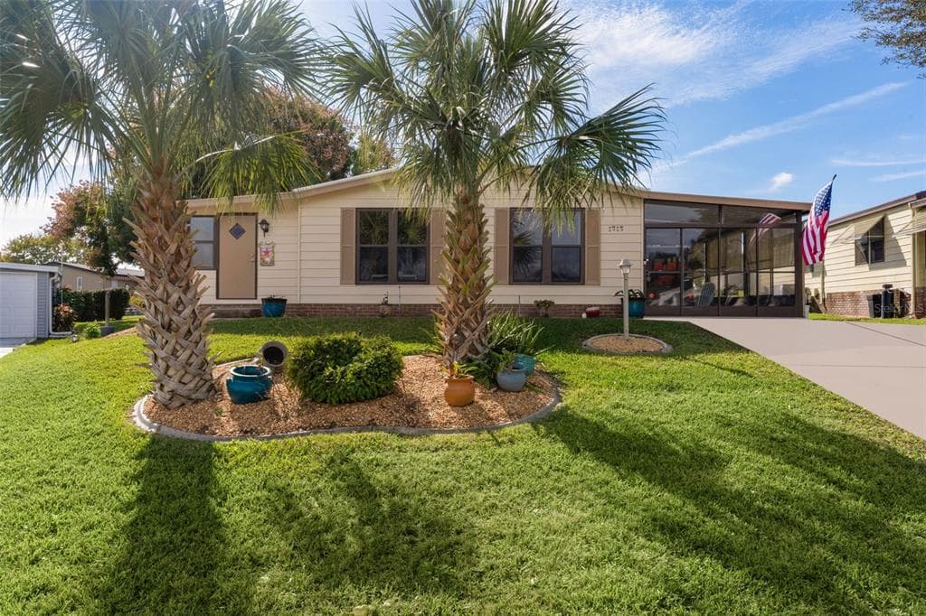 1717 PALM AIRE DRIVE - Interior/Exterior Photo 4 - LADY LAKE, FL