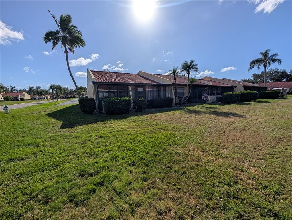 1304 56TH STREET W UNIT 1304 - Interior/Exterior Photo 3 - BRADENTON, FL