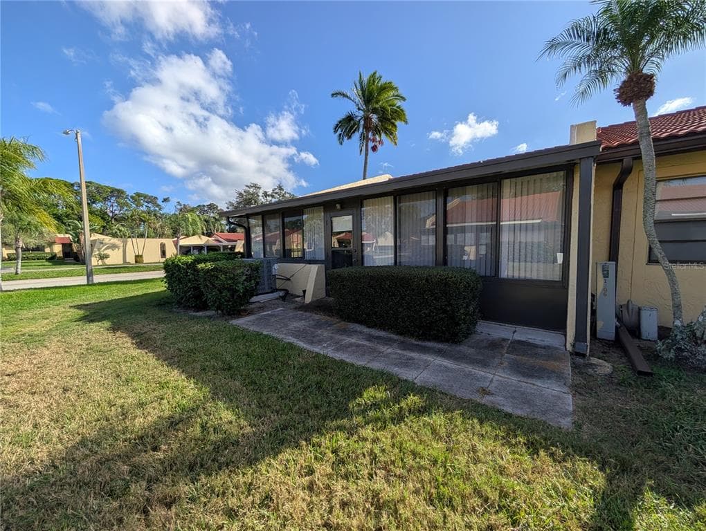 1304 56TH STREET W UNIT 1304 - Interior/Exterior Photo 4 - BRADENTON, FL