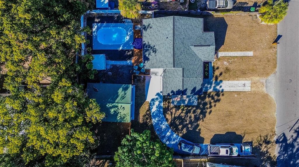 8514 N LYNN AVENUE - Interior/Exterior Photo 2 - TAMPA, FL