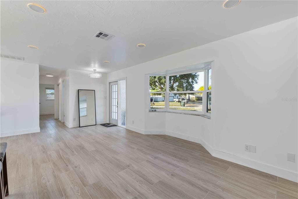 226 PARKVIEW DRIVE - Interior/Exterior Photo 3 - VENICE, FL