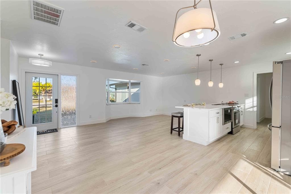 226 PARKVIEW DRIVE - Interior/Exterior Photo 4 - VENICE, FL