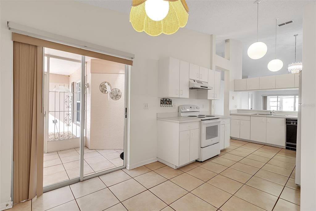 4115 PUTTER PLACE UNIT 4115 - Interior/Exterior Photo 5 - BRADENTON, FL