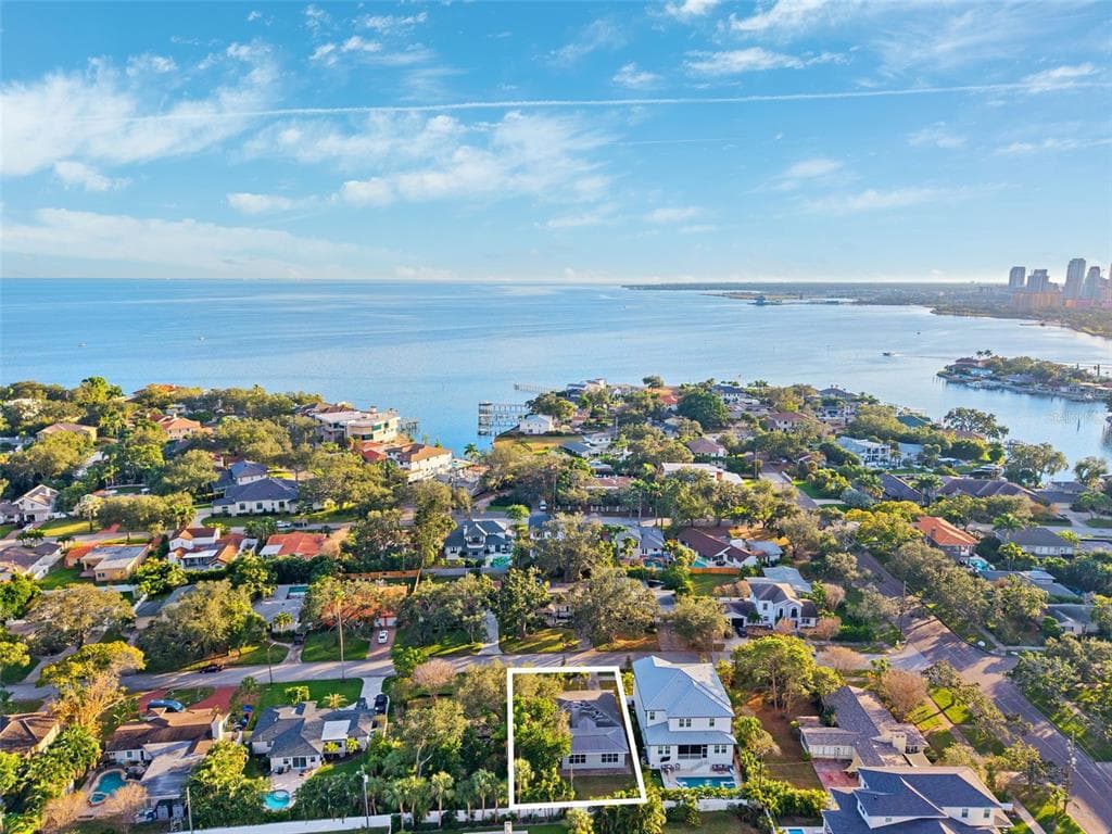 218 CATALAN BOULEVARD NE