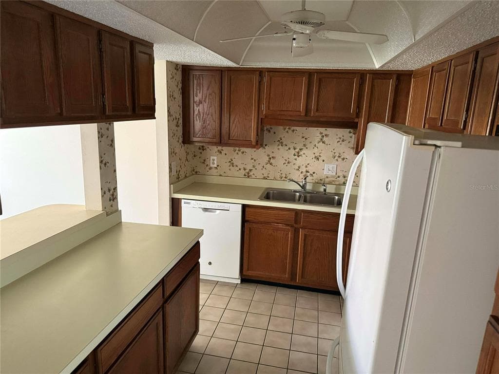 1211 CAPRI ISLES BOULEVARD UNIT 5 - Interior/Exterior Photo 5 - VENICE, FL