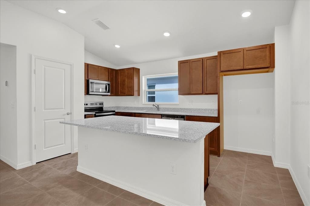 8633 CARIBBEAN PINE WAY - Interior/Exterior Photo 3 - LAKELAND, FL