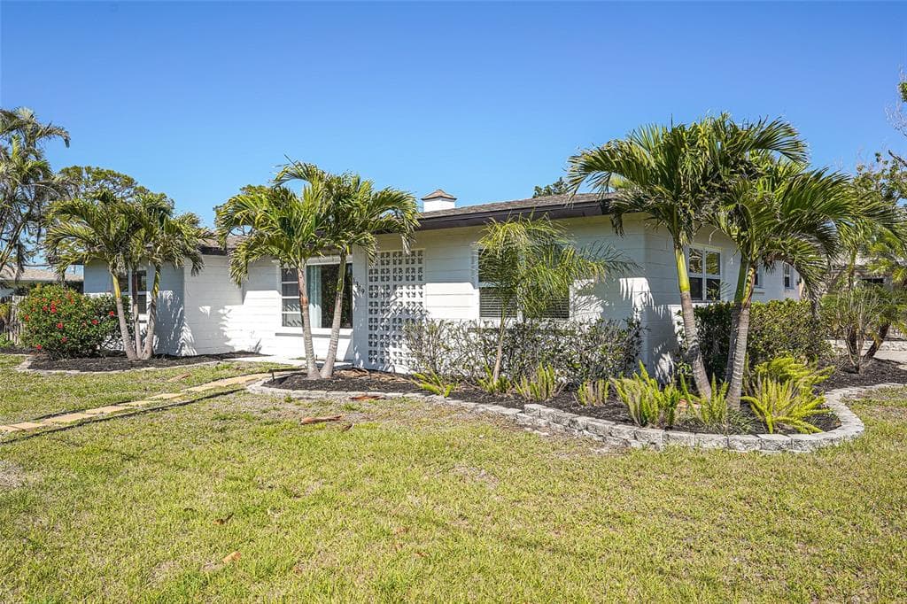 1309 NOKOMIS AVENUE S - Interior/Exterior Photo 2 - VENICE, FL