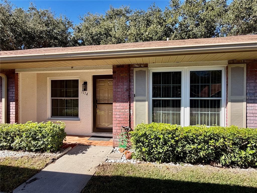 1114 CASTLEMAY CIRCLE - Interior/Exterior Photo 3 - DUNEDIN, FL