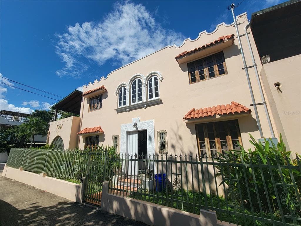 24 SANTA CECILIA STREET - 5bd/4ba - $1,500,000 - SAN JUAN, PR