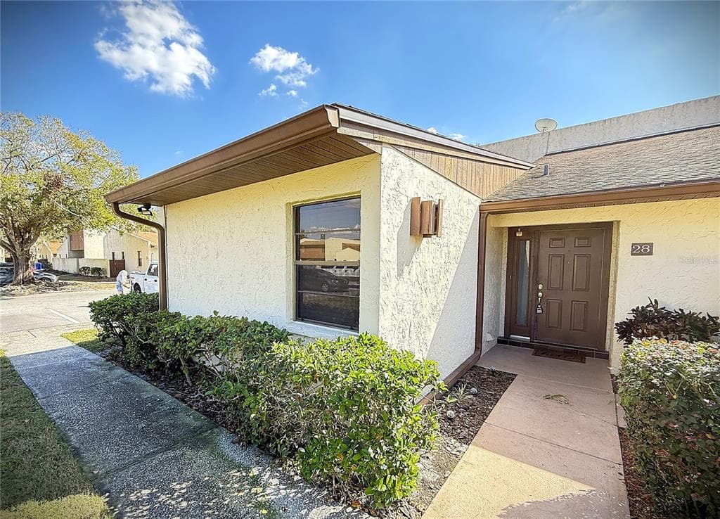 1880 N CRYSTAL LAKE DRIVE UNIT 28 - 3bd/2ba - $178,000 - LAKELAND, FL