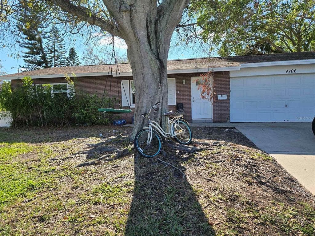 4706 LANSING STREET NE - 3bd/2ba - $211,000 - ST PETERSBURG, FL
