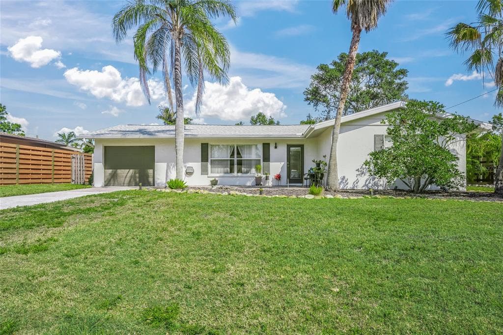 2427 TULIP STREET - 2bd/2ba - $475,000 - SARASOTA, FL