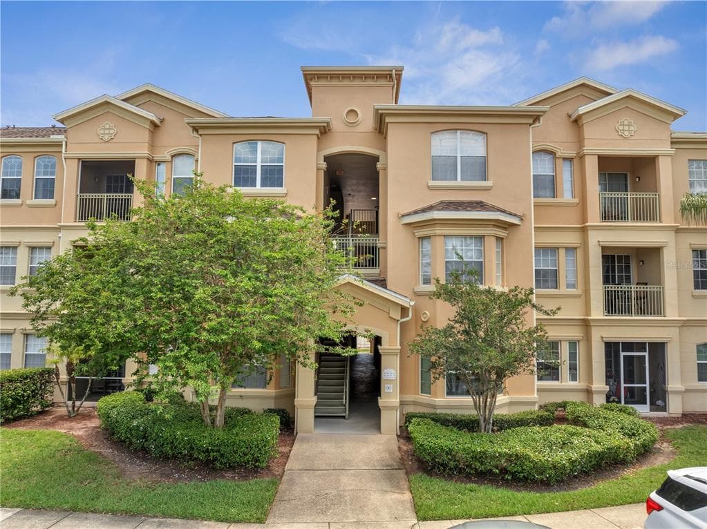 724 TERRACE RIDGE CIRCLE UNIT 724 - 3bd/2ba - $239,000 - DAVENPORT, FL