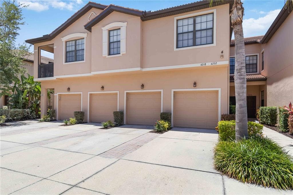 4220 VIA PIEDRA CIRCLE UNIT 4-101 - 3bd/2ba - $269,999 - SARASOTA, FL