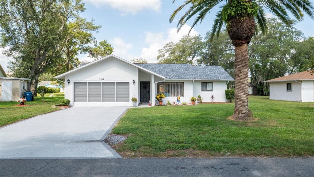 5309 BAYONNE AVENUE - 3bd/2ba - $299,000 - SPRING HILL, FL