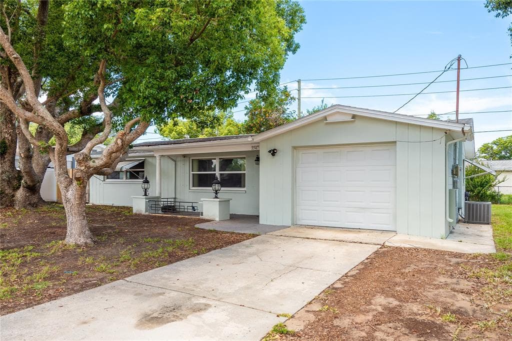 3547 MORLEY DRIVE - 2bd/2ba - $220,000 - NEW PORT RICHEY, FL
