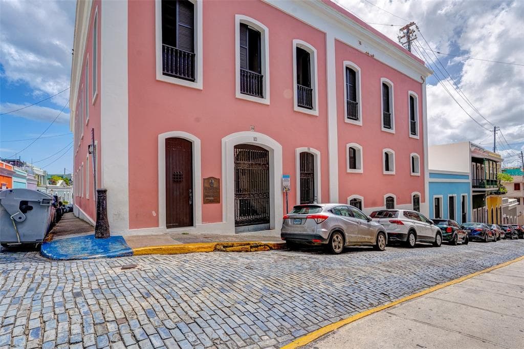 B3 CALLE SAN JUSTO UNIT B3 - 2bd/1ba - $3,000 - SAN JUAN, PR