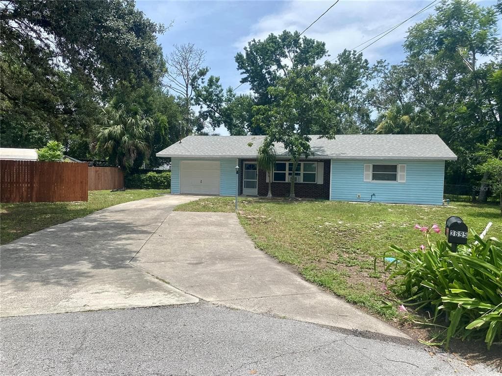 3695 DALE COURT - 2bd/1ba - $220,900 - MOUNT DORA, FL