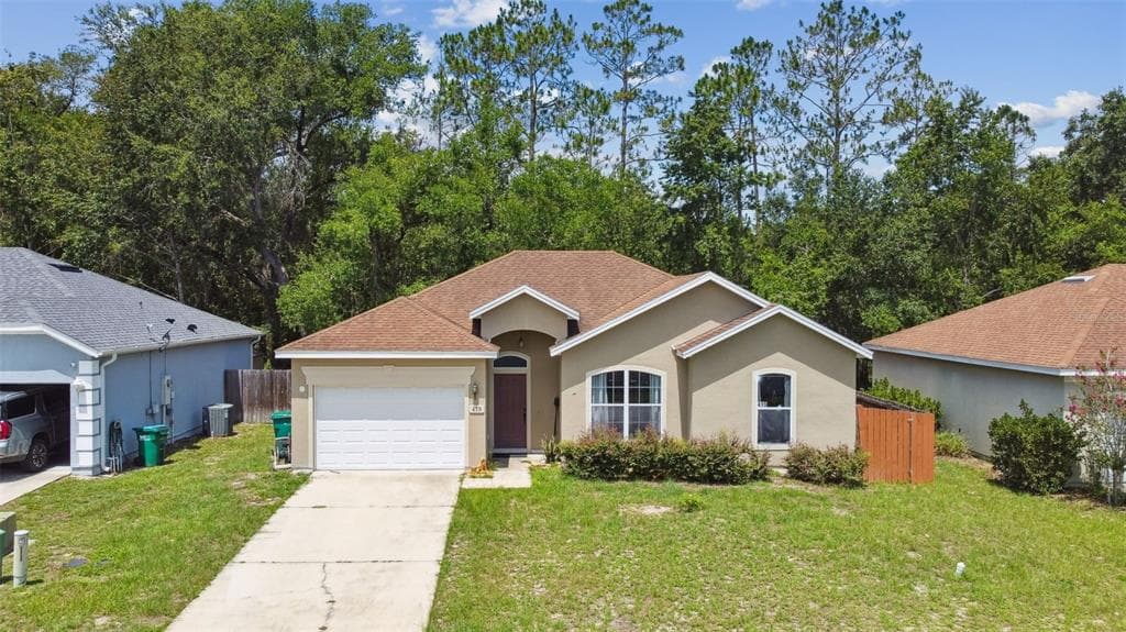 419 CIERRA OAKS CIRCLE - 3bd/2ba - $254,000 - LADY LAKE, FL