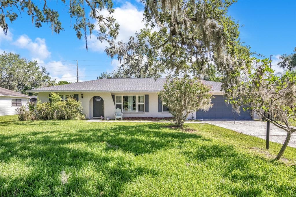 127 ELM SQUARE N - 3bd/2ba - $350,000 - LAKELAND, FL