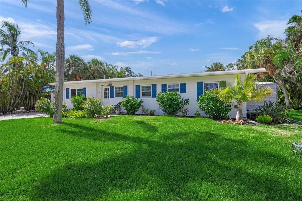 307 57TH STREET - 3bd/3ba - $1,349,000 - HOLMES BEACH, FL